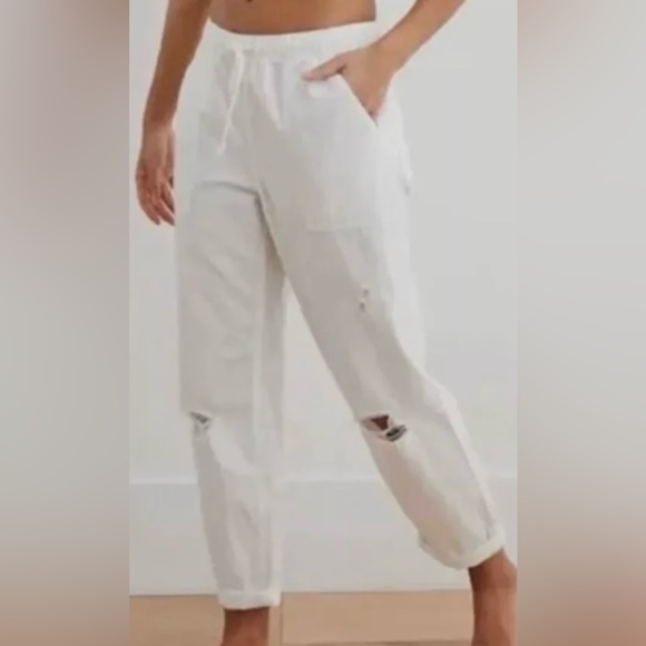 aerie High-Waisted Relaxed Denim Jogger in Pure White size Medium (Size 8 US) - Picture 2 of 16